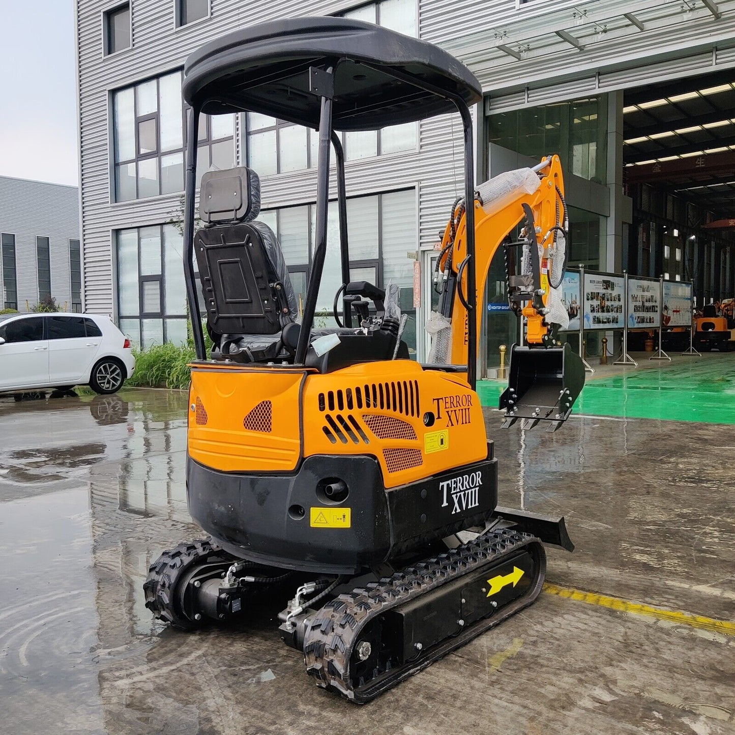 TYPHON TERROR XVIII 2 Ton (4,000 lbs) Mini Excavator – EPA Certified Kubota D902 Diesel, Boom Swing, Canopy, 0.03 cbm Bucket, Hydraulic Thumb