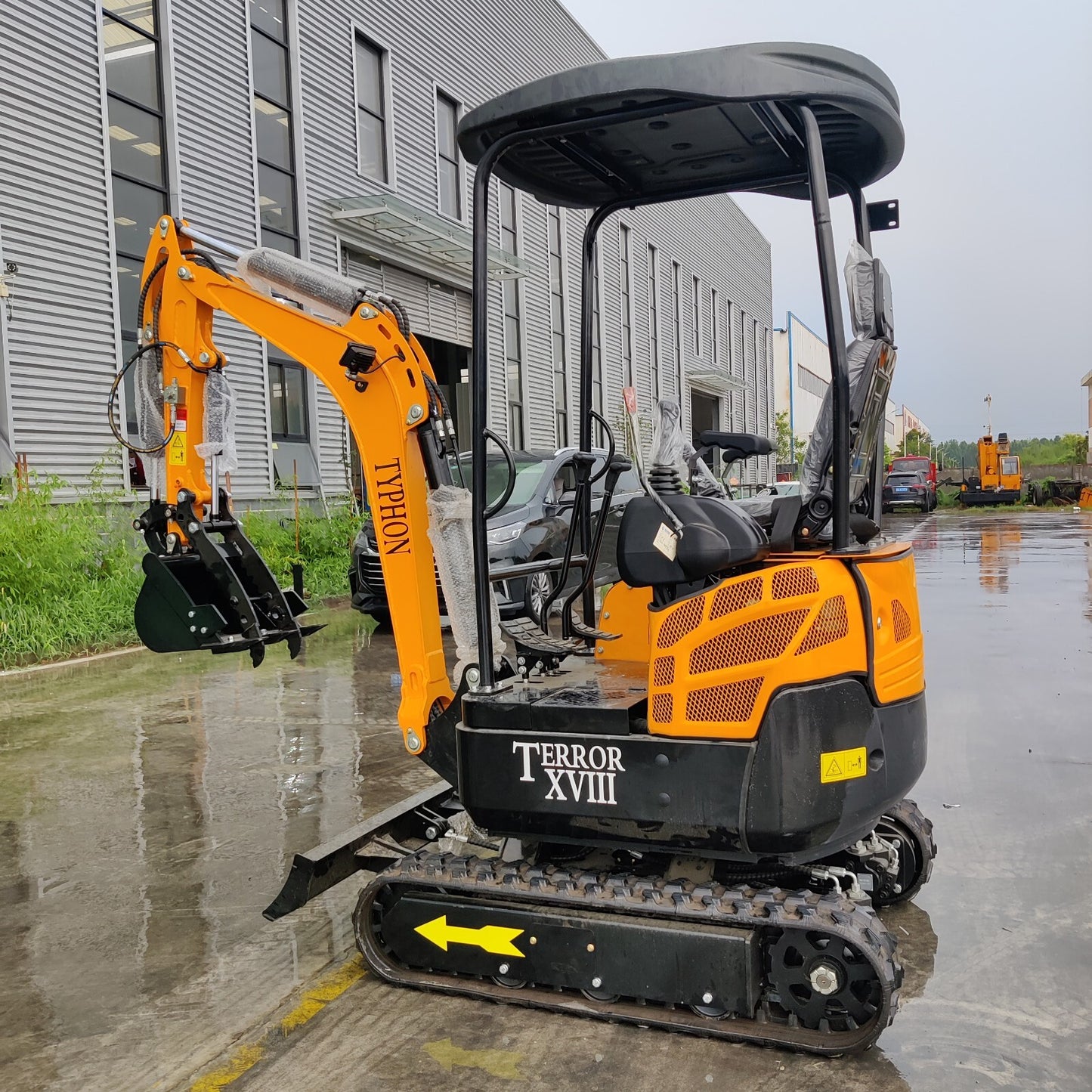 TYPHON TERROR XVIII 2 Ton (4,000 lbs) Mini Excavator – EPA Certified Kubota D902 Diesel, Boom Swing, Canopy, 0.03 cbm Bucket, Hydraulic Thumb