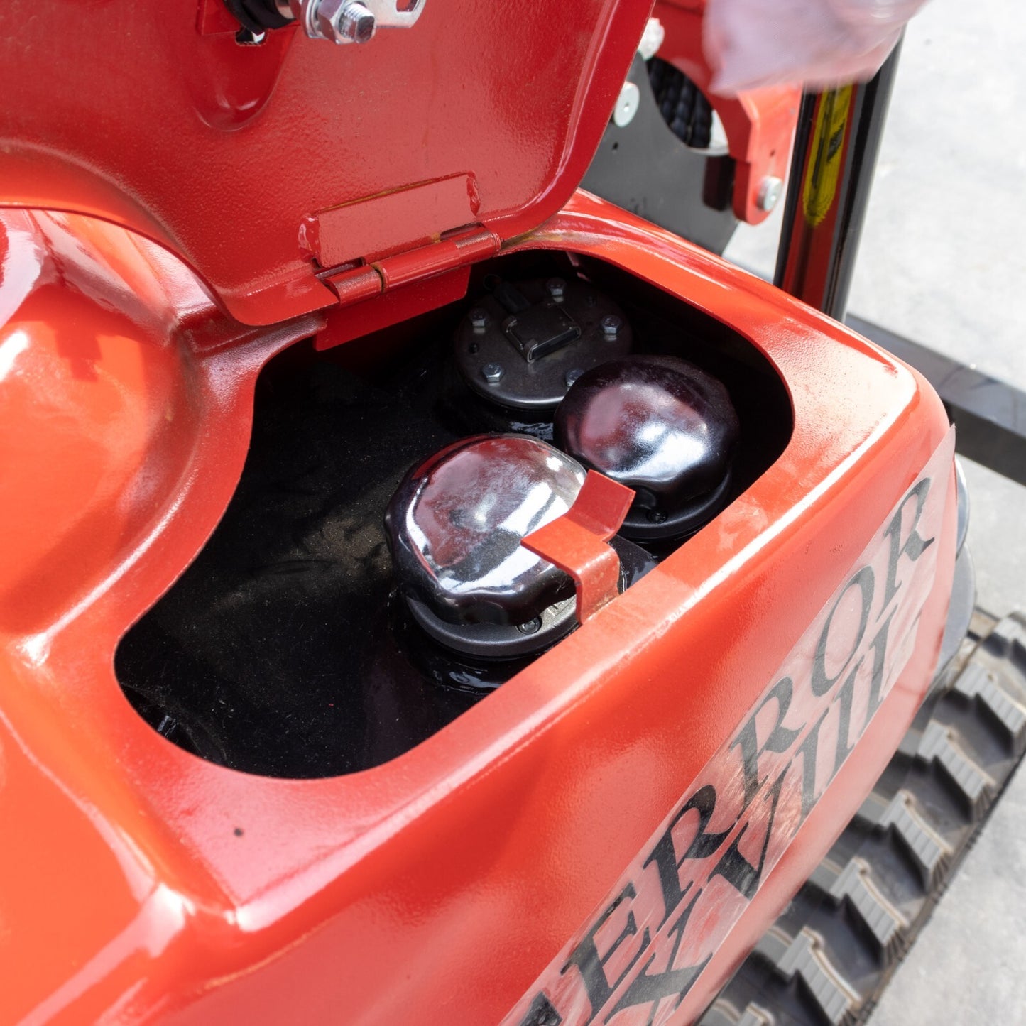 Mini Excavator – 4,000 lbs Kubota D902 Diesel Engine