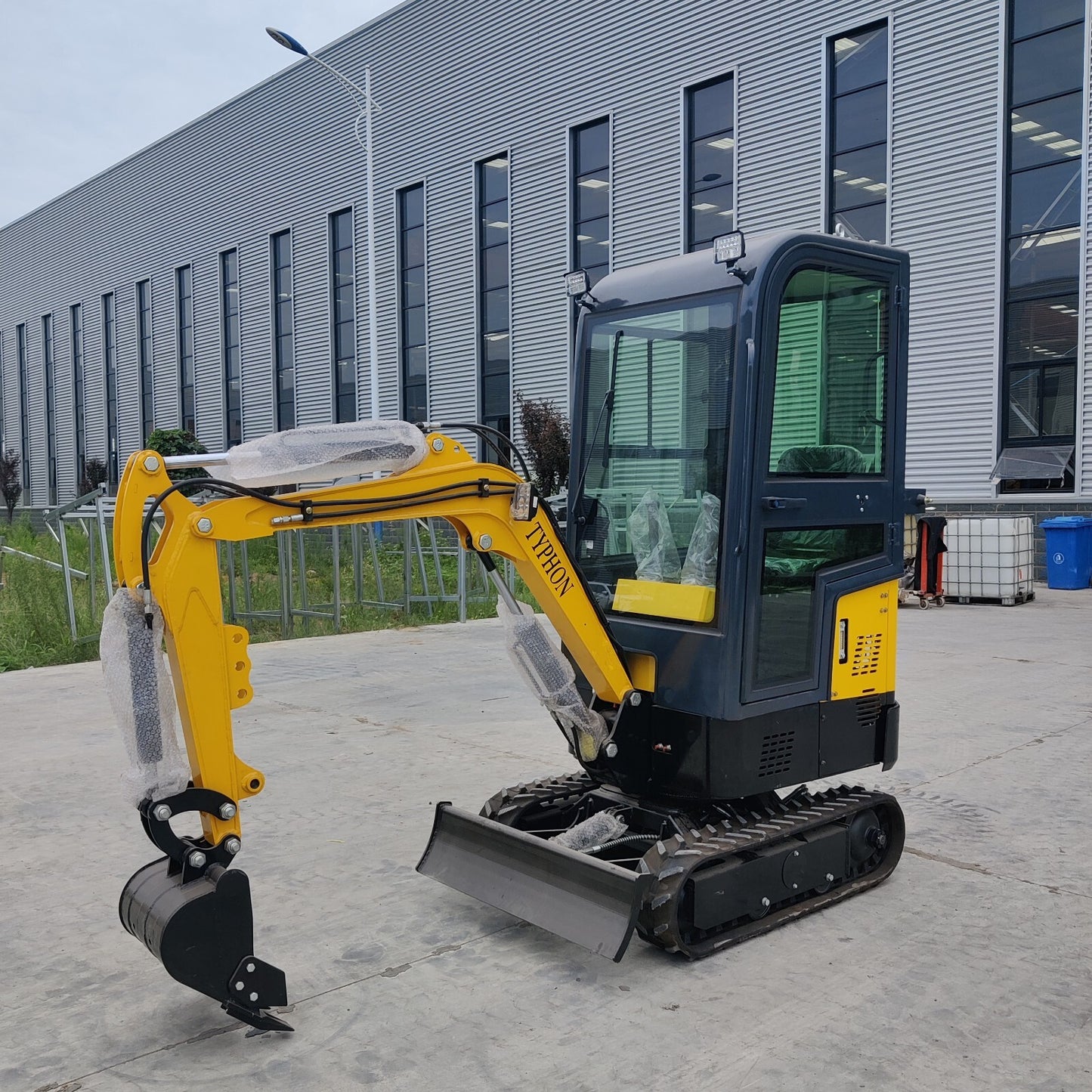 TYPHON Terror X 1.15 Ton Mini Excavator – 13.5HP Gas Track Crawler Digger with EPA Certification