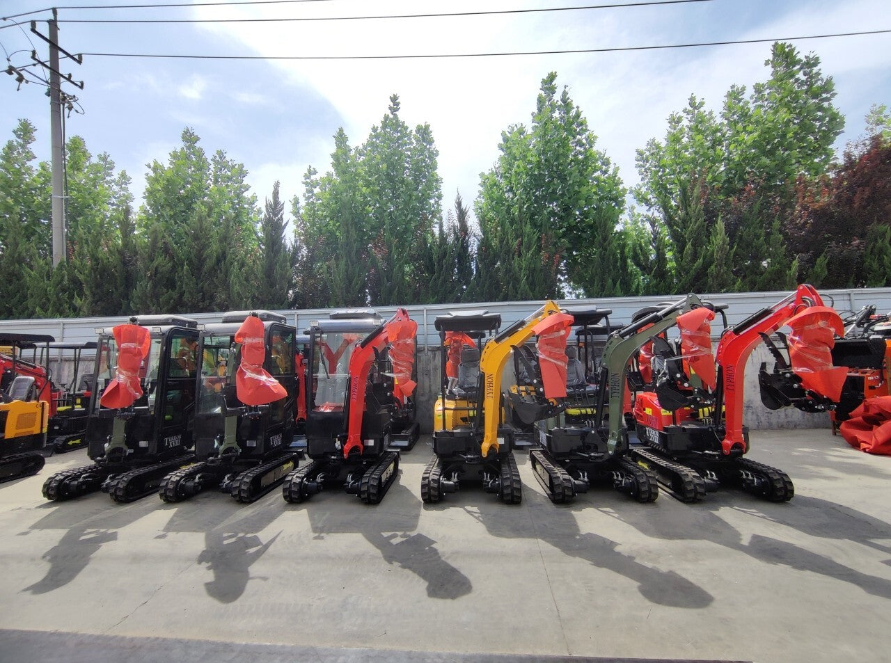 TYPHON TERROR XVIII 2 Ton (4,000 lbs) Mini Excavator – EPA Certified Kubota D902 Diesel, Boom Swing, Canopy, 0.03 cbm Bucket, Hydraulic Thumb