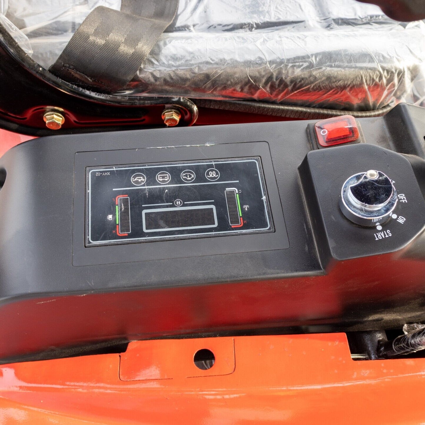 Mini Excavator – 4,000 lbs Kubota D902 Diesel Engine