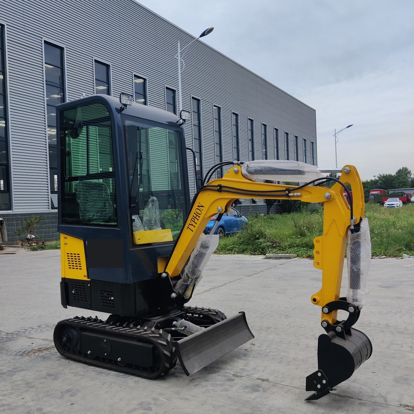 TYPHON Terror X 1.15 Ton Mini Excavator – 13.5HP Gas Track Crawler Digger with EPA Certification