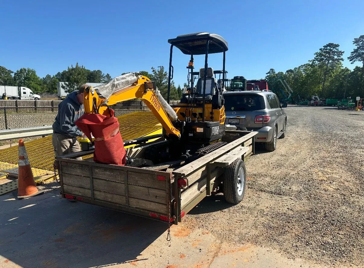 TYPHON TERROR XVIII 2 Ton (4,000 lbs) Mini Excavator – EPA Certified Kubota D902 Diesel, Boom Swing, Canopy, 0.03 cbm Bucket, Hydraulic Thumb