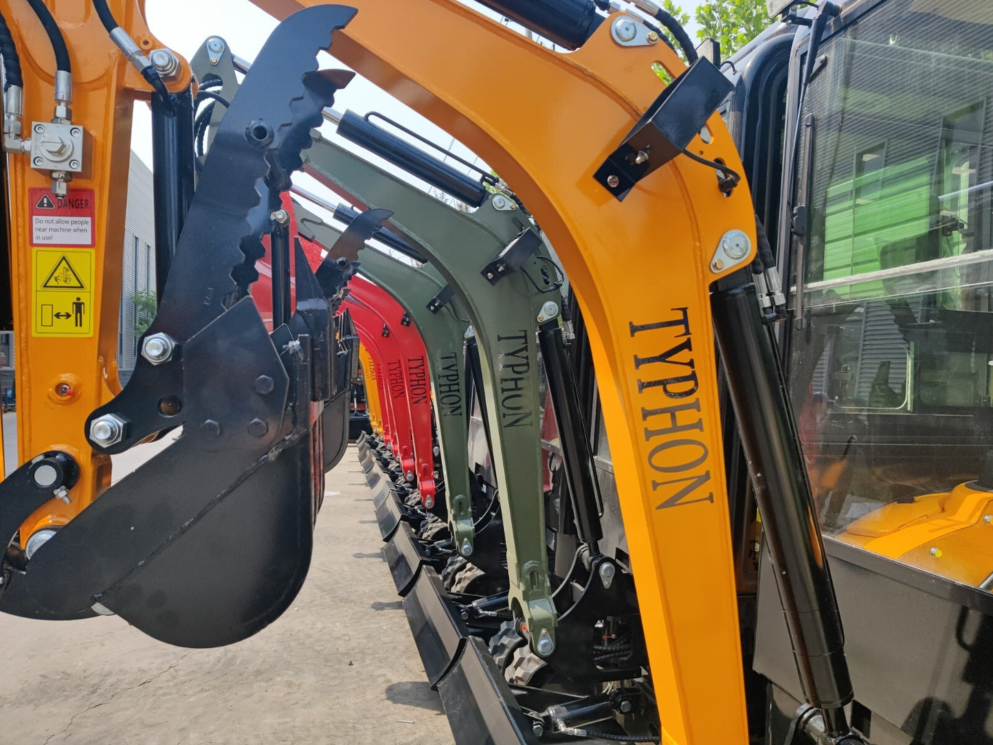 2 Ton New Mini Excavator Digger Tractor, EPA certified KUBOTA D902 Diesel Engine