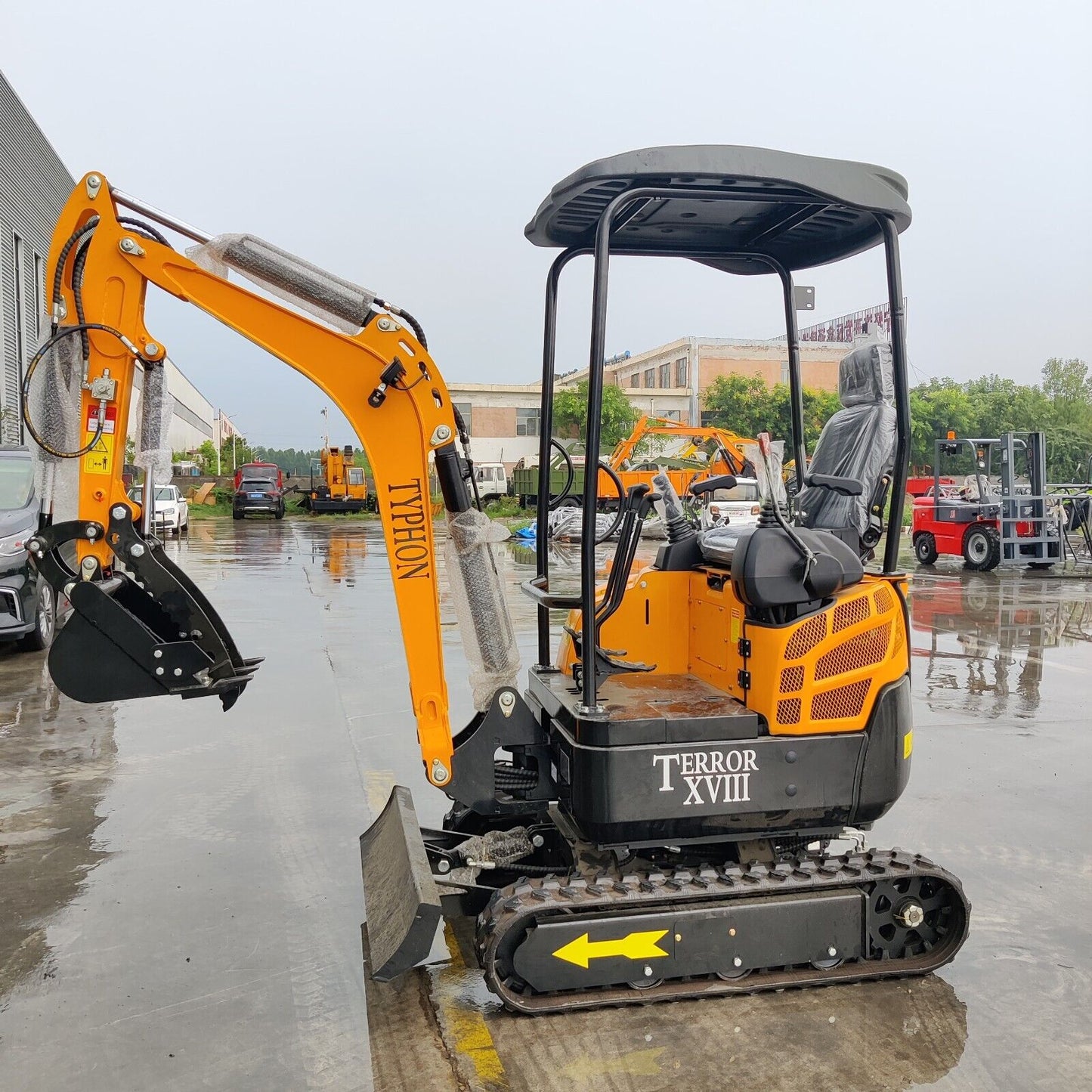 TYPHON TERROR XVIII 2 Ton (4,000 lbs) Mini Excavator – EPA Certified Kubota D902 Diesel, Boom Swing, Canopy, 0.03 cbm Bucket, Hydraulic Thumb