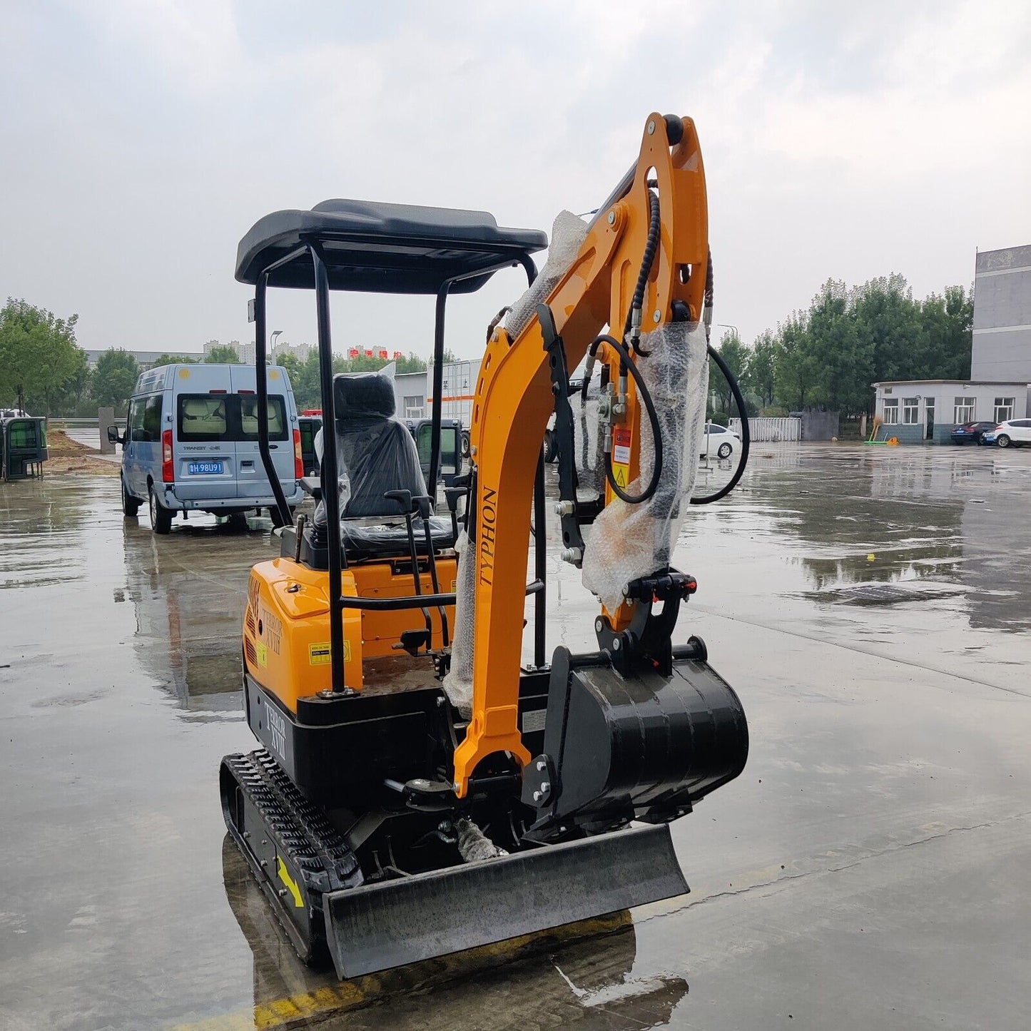 TYPHON TERROR XVIII 2 Ton (4,000 lbs) Mini Excavator – EPA Certified Kubota D902 Diesel, Boom Swing, Canopy, 0.03 cbm Bucket, Hydraulic Thumb
