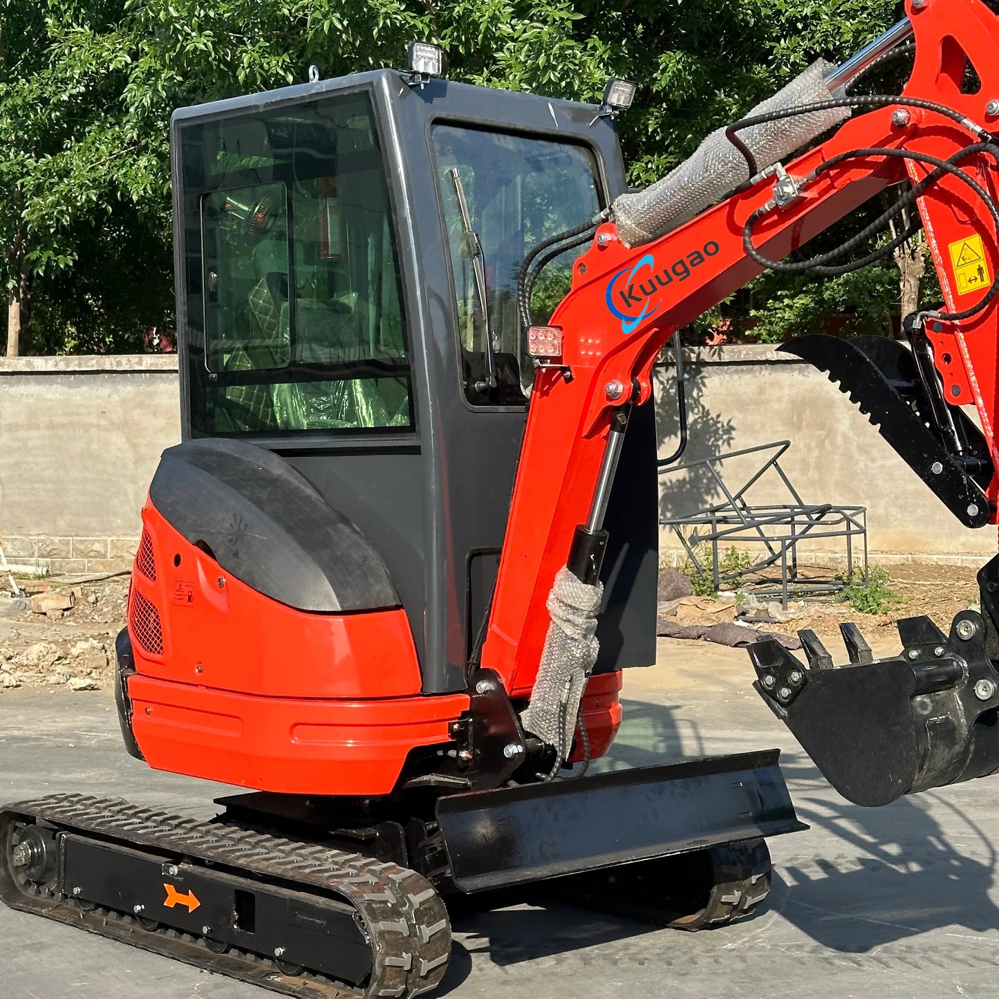 2–2.5 Ton Mini Excavator – Kubota Engine, Crawler Digger, 25HP, 2340mm Digging Depth