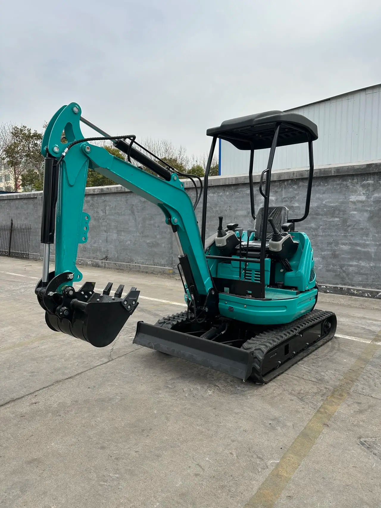 2–2.5 Ton Mini Excavator – Kubota Engine Diesel Digger, CE/EPA Certified, 30HP