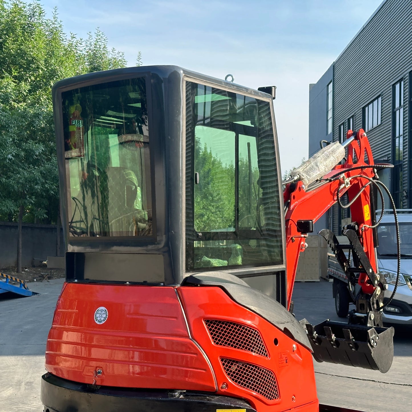 2–2.5 Ton Mini Excavator – Kubota Engine, Crawler Digger, 25HP, 2340mm Digging Depth