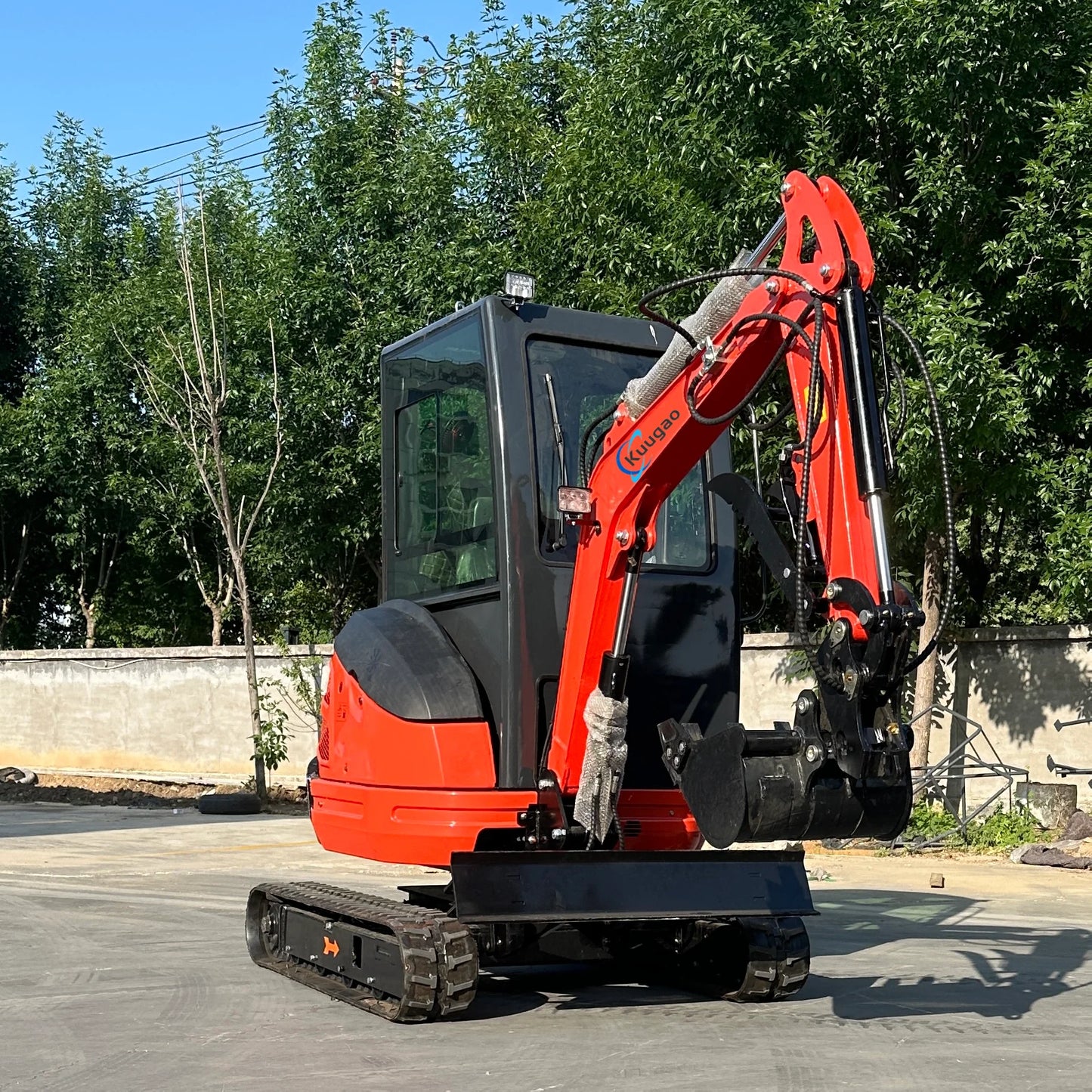 2–2.5 Ton Mini Excavator – Kubota Engine, Crawler Digger, 25HP, 2340mm Digging Depth