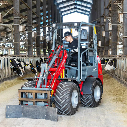 Macward 4×4 Diesel Loader with Kubota Engine – 30HP Compact Farm & Ranch Transporter (850–1250kg Capacity)